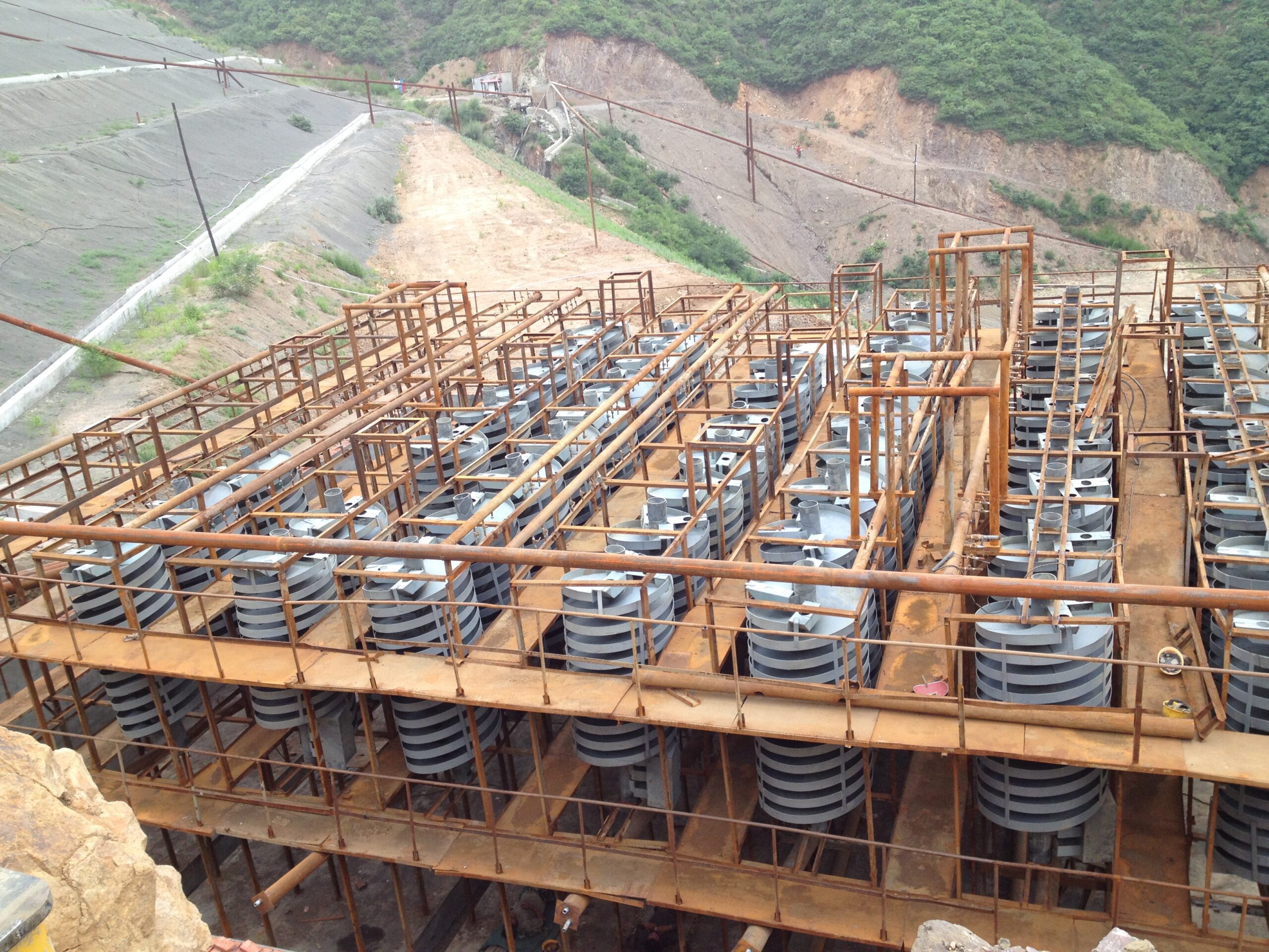 钛铁矿耐磨耐腐蚀玻璃钢螺旋溜槽